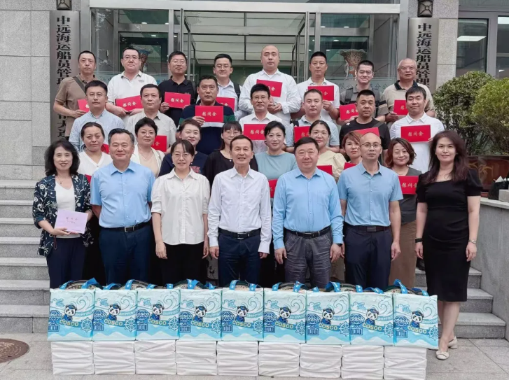 集团工会领导赴大连分/子公司开展座谈交流并慰问船员海嫂